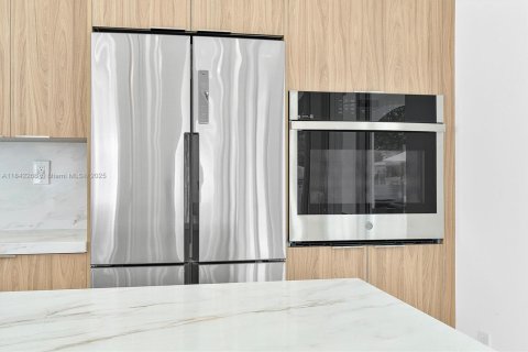 House in Miami, Florida 4 bedrooms, 102.66 sq.m. № 2053687 - photo 27