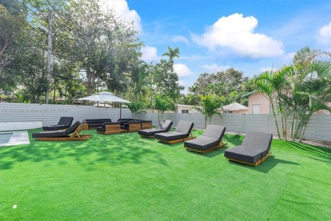 House in Miami, Florida 4 bedrooms, 102.66 sq.m. № 2053687 - photo 28