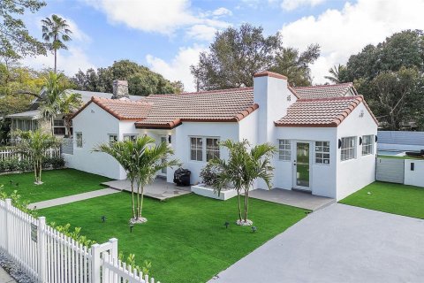 House in Miami, Florida 4 bedrooms, 102.66 sq.m. № 2053687 - photo 5