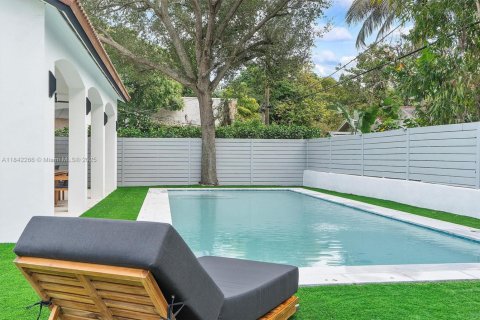 House in Miami, Florida 4 bedrooms, 102.66 sq.m. № 2053687 - photo 21
