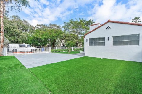 House in Miami, Florida 4 bedrooms, 102.66 sq.m. № 2053687 - photo 19