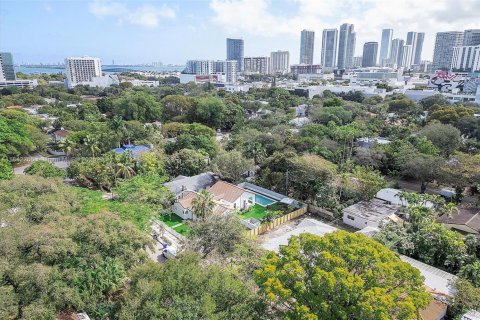 House in Miami, Florida 4 bedrooms, 102.66 sq.m. № 2053687 - photo 15