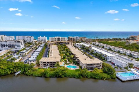 Condo in South Palm Beach, Florida, 2 bedrooms  № 1024458 - photo 1
