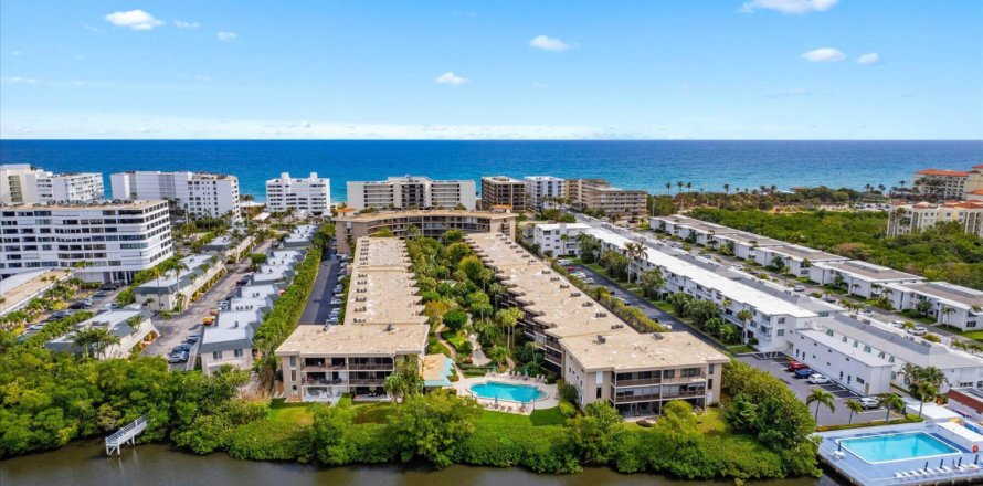 Condo in South Palm Beach, Florida, 2 bedrooms  № 1024458