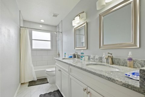 Casa en venta en Apopka, Florida, 5 dormitorios, 351.91 m2 № 1899297 - foto 19