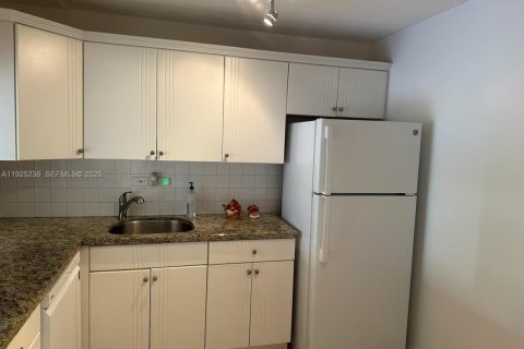 Copropriété à louer à Miami, Floride: 1 chambre, 72.46 m2 № 1984519 - photo 6