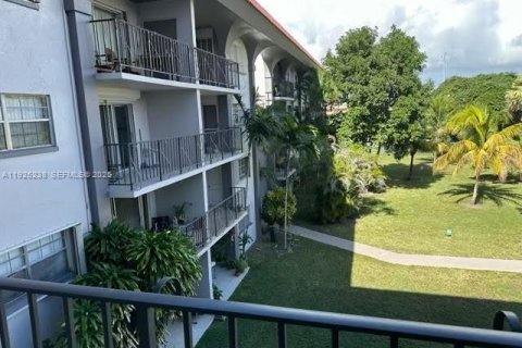 Copropriété à louer à Miami, Floride: 1 chambre, 72.46 m2 № 1984519 - photo 3