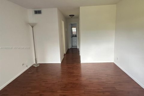 Copropriété à louer à Miami, Floride: 1 chambre, 72.46 m2 № 1984519 - photo 13