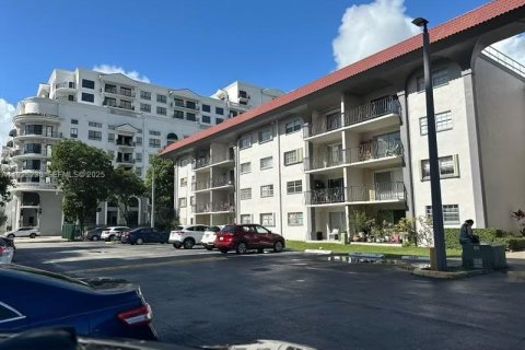 Copropriété à louer à Miami, Floride: 1 chambre, 72.46 m2 № 1984519 - photo 2