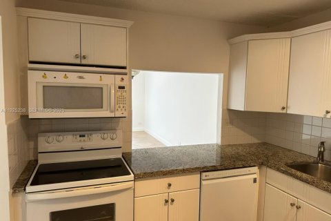 Copropriété à louer à Miami, Floride: 1 chambre, 72.46 m2 № 1984519 - photo 5