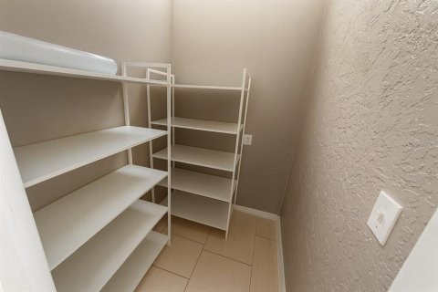 Casa en alquiler en Orlando, Florida, 3 dormitorios, 137.03 m2 № 1903226 - foto 4