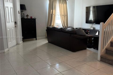 House in Hialeah, Florida 3 bedrooms, 153.29 sq.m. № 2031174 - photo 4