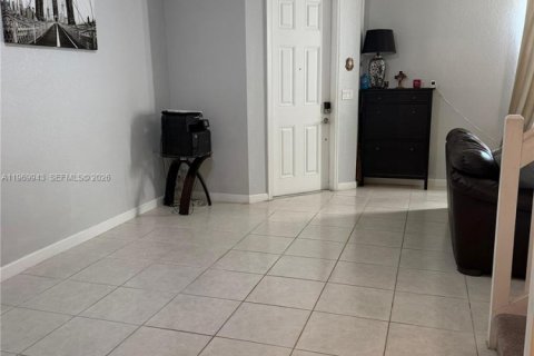 House in Hialeah, Florida 3 bedrooms, 153.29 sq.m. № 2031174 - photo 5