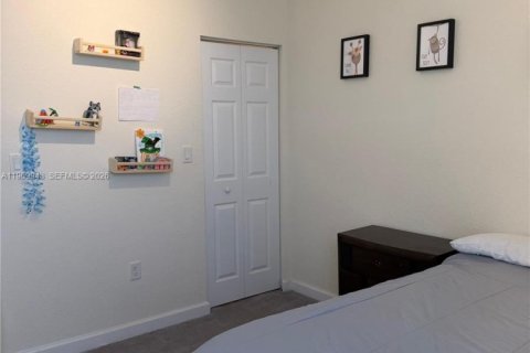 House in Hialeah, Florida 3 bedrooms, 153.29 sq.m. № 2031174 - photo 14