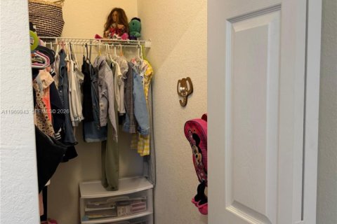 House in Hialeah, Florida 3 bedrooms, 153.29 sq.m. № 2031174 - photo 16