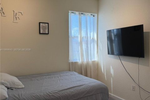 House in Hialeah, Florida 3 bedrooms, 153.29 sq.m. № 2031174 - photo 15
