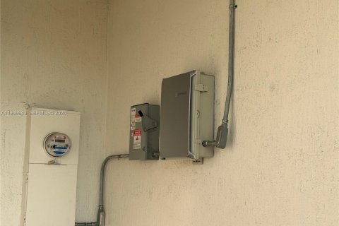 House in Hialeah, Florida 3 bedrooms, 153.29 sq.m. № 2031174 - photo 25