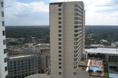 Condo in Miami, Florida, 1 bedroom  № 1925223 - photo 8