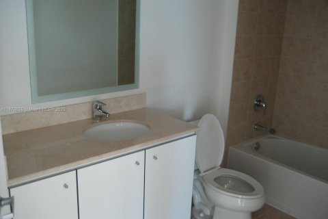Condo in Miami, Florida, 1 bedroom  № 1925223 - photo 5