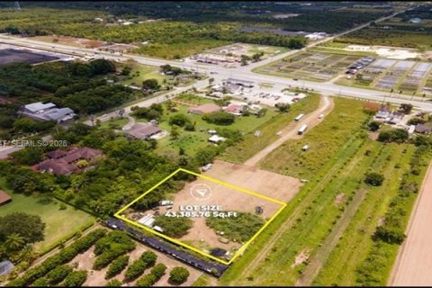 Commercial property in Homestead, Florida № 2255019
