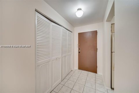Condo in Lauderdale Lakes, Florida, 1 bedroom  № 1845832 - photo 28