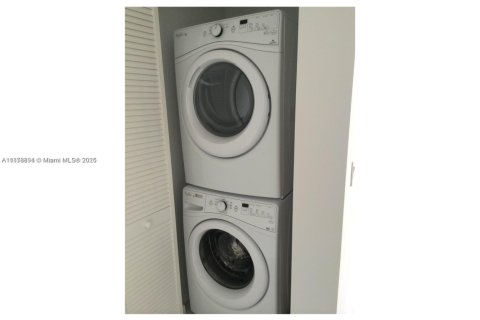 Снять в аренду кондоминиум в Дорал, Флорида 1 спальня, 63.92м2, № 1921381 - фото 6