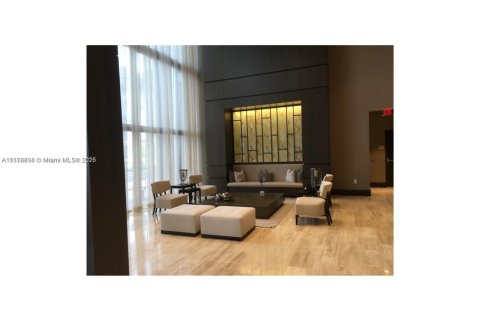 Снять в аренду кондоминиум в Дорал, Флорида 1 спальня, 63.92м2, № 1921381 - фото 3