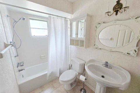 Condo in Bradenton, Florida, 2 bedrooms  № 1843646 - photo 17