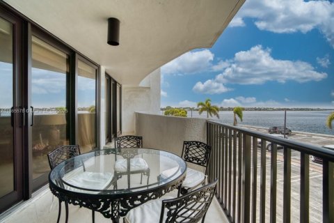 Condo in West Palm Beach, Florida, 2 bedrooms  № 1897507 - photo 24