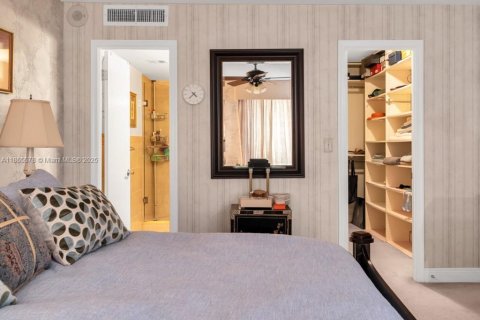 Condo in West Palm Beach, Florida, 2 bedrooms  № 1897507 - photo 15