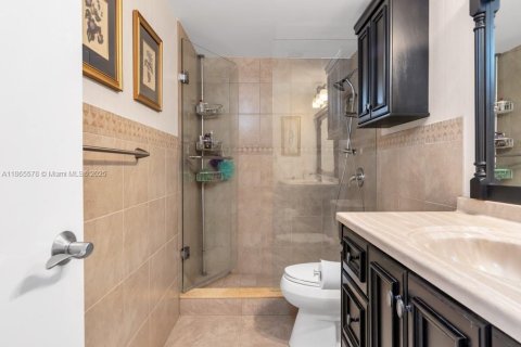 Condo in West Palm Beach, Florida, 2 bedrooms  № 1897507 - photo 16