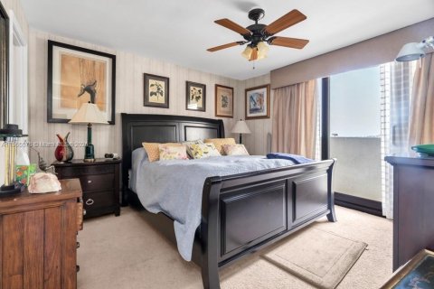 Condo in West Palm Beach, Florida, 2 bedrooms  № 1897507 - photo 17