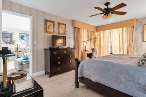 Condo in West Palm Beach, Florida, 2 bedrooms  № 1897507 - photo 13