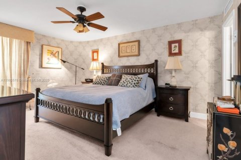 Condo in West Palm Beach, Florida, 2 bedrooms  № 1897507 - photo 12