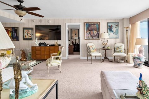 Condo in West Palm Beach, Florida, 2 bedrooms  № 1897507 - photo 8