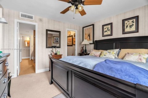 Condo in West Palm Beach, Florida, 2 bedrooms  № 1897507 - photo 19