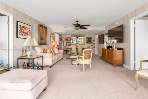 Condo in West Palm Beach, Florida, 2 bedrooms  № 1897507 - photo 9