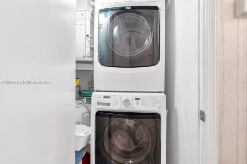 Condo in West Palm Beach, Florida, 2 bedrooms  № 1897507 - photo 29