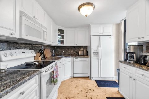 Condo in West Palm Beach, Florida, 2 bedrooms  № 1897507 - photo 21