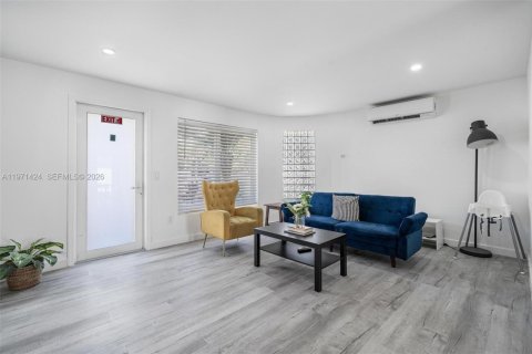 Commercial property in Miami, Florida 183.02 sq.m. № 2032837 - photo 15