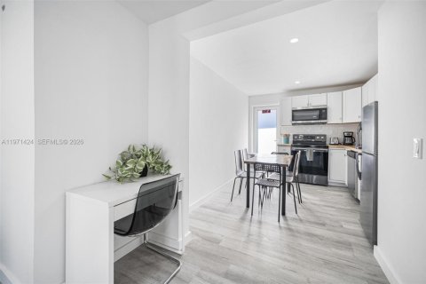 Commercial property in Miami, Florida 183.02 sq.m. № 2032837 - photo 19