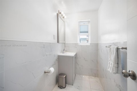 Commercial property in Miami, Florida 183.02 sq.m. № 2032837 - photo 27