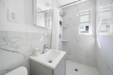 Commercial property in Miami, Florida 183.02 sq.m. № 2032837 - photo 30