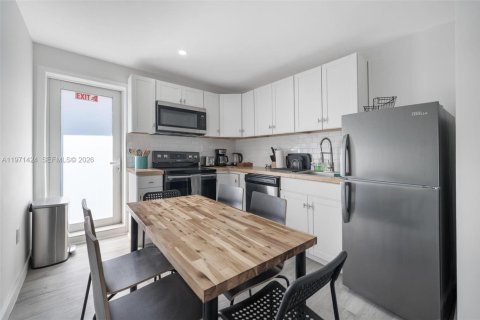 Commercial property in Miami, Florida 183.02 sq.m. № 2032837 - photo 21