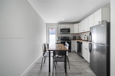 Commercial property in Miami, Florida 183.02 sq.m. № 2032837 - photo 20