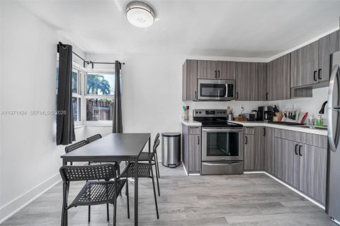 Commercial property in Miami, Florida 183.02 sq.m. № 2032837 - photo 8