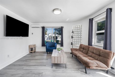 Commercial property in Miami, Florida 183.02 sq.m. № 2032837 - photo 6