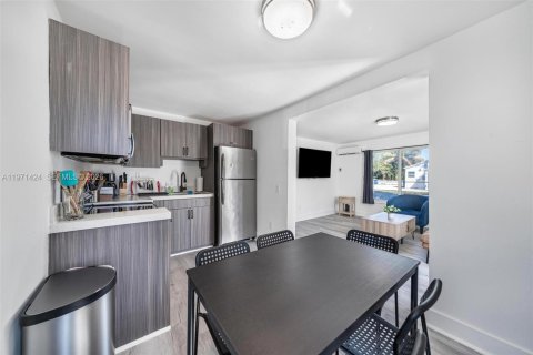 Commercial property in Miami, Florida 183.02 sq.m. № 2032837 - photo 10