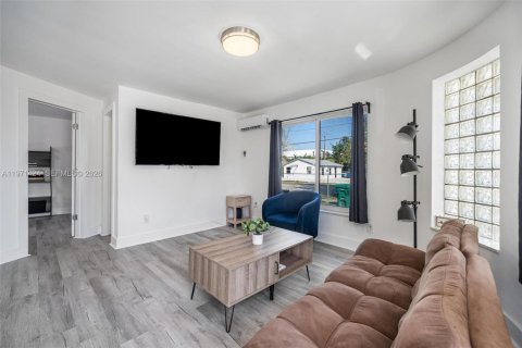 Commercial property in Miami, Florida 183.02 sq.m. № 2032837 - photo 11