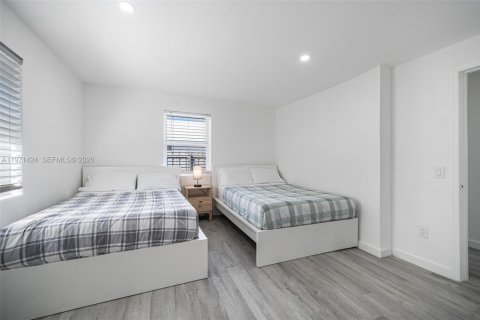 Commercial property in Miami, Florida 183.02 sq.m. № 2032837 - photo 29